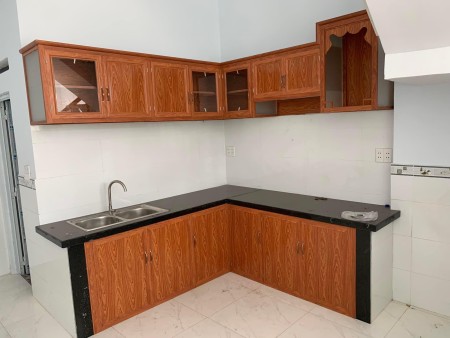 Nhà mới xây 80m2, 1 trệt , 1 lầu, 1 tum gần chợ Long Hậu, có hỗ trợ vay ngân hàng