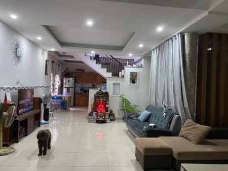 Xe hơi ngủ trong nhà ngang gần 6m, cách mặt tiền 50m kế bên Vincom Nam Long Huỳnh Tấn Phát