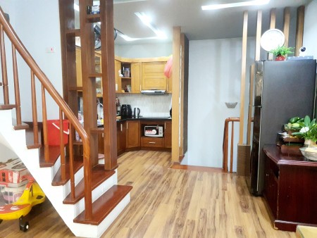 Bán nhà Mỹ Đình nhà đẹp gần phố dt 40m2 5 tầng gián bán 4.2 tỷ, sổ đỏ nở hậu