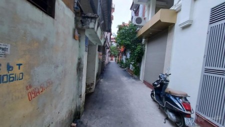 Bán nhà Đa Sỹ, ngõ SH quay đầu 30m, giá 2.45 tỷ kèm nội thất bàn giao đủ giấy tờ vào ở ngay