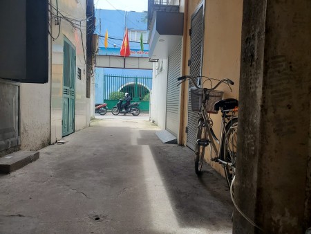 Bán nhà Phố Nguyên Hồng, 8.5 tỷ, diện tích sử dụng 55m2, 2 mặt ngõ, 10M ra ô tô tránh