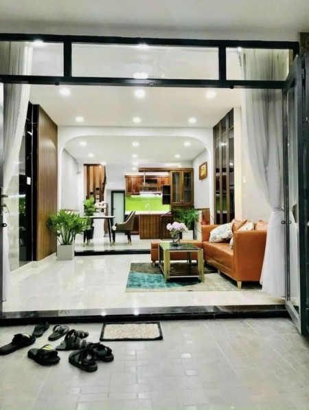 Bán nhà Hoàng Quốc Việt diên tích sử dung 50m² giá chỉ 4 tỷ đồng xe đổ cửa giá tốt