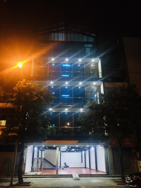 Bán nhà mặt phố Tứ Hiệp dt 200m2 5 tầng mặt tiền rộng vào ở ngay tiện kinh doanh