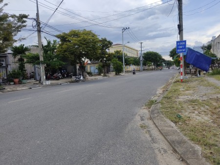 Gấp gấp!! cần bán nhà hòa hải, đầu đường mai đăng chơn, gần chợ non nước, lh 0947984998