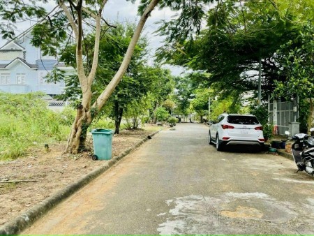 Bán gấp lô đất sau chợ Bình Chánh diện tích sử dụng120m2, giá 480 triệu sổ hồng riêng