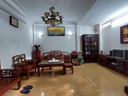 Bán nhà Nguyễn Khánh Toàn đúc 5 tầng dtsd 40m² kinh doanh chỉ 3,65 tỷ đồng
