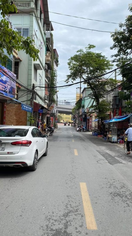 Nhà đẹp Trần Cung 40m², thiết kế 4,5 tầng, mặt tiền rộng 4,5m. Giá chỉ 4,2 Tỷ Đồng