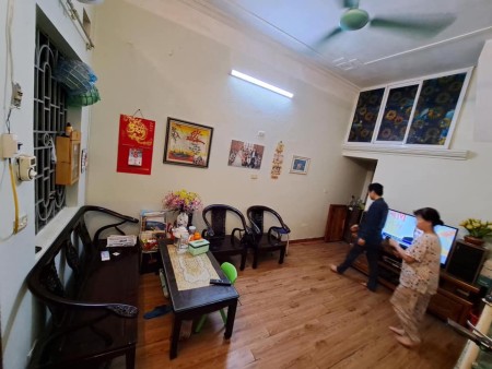 Tam trinh, Hoàng Mai, 28m² x 3 tầng, mt 3,5m, giá rẻ, nhà đẹp, ở ngay, giá nhỉnh 2 tỷ đồng