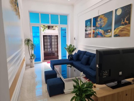 Bán nhà Hoàng mai diện tích 48m², 3 tầng ngõ nông ô tô đỗ cổng đầy đủ nội thất giá đầu tư