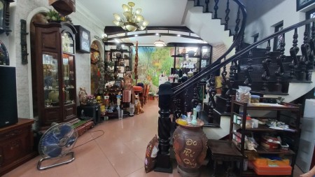 Bán nhà Ngọc Lâm lô góc ngõ thông ô tô đỗ cửa, 3 mặt thoáng, đầy đủ nội thất, DT 55m², MT 5,6m