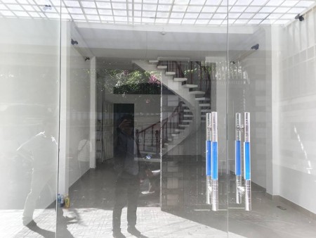 Văn Phòng cho thuê, mặt tiền căn góc đường xe hơi Trương Công Định, P.14, Q.Tân Bình, 8x14m