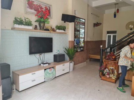 Bán gấp căn nhà đường Lê Duẩn, DT 58m2, 3PN, giá 2.75 tỷ TL (0935621182)