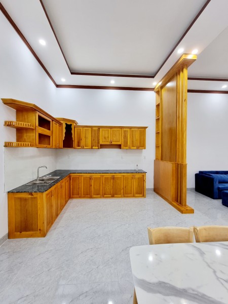 Bán nhà sổ hồng riêng chợ Quang Thắng giá 2,85 tỷ đồng, tặng full nội thất cơ bản
