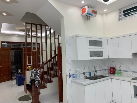 Bán nhà Phạm Văn Đồng cực gần phố ngõ thẳng 36m², 5 tầng đúc, giá nhỉnh 3 tỷ đồng