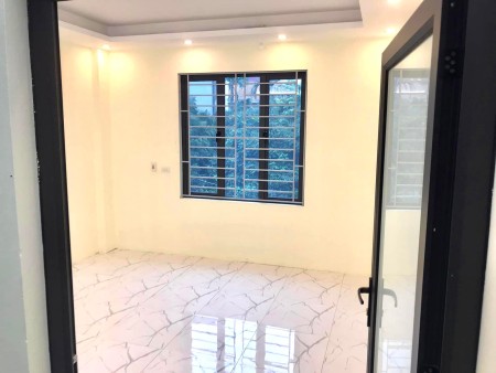 Nhà Yên Nghĩa 31m²x4 tầng, ô tô đỗ cửa chỉ với 1,99 tỷ