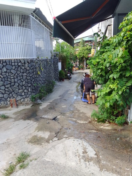 Cần bán gấp nhà mặt phố Nha Trang giá 1,65 tỷ đồng bàn giao FULL nội thất