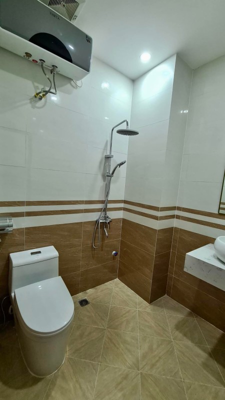 Bán nhà Ngọc Lâm, Long Biên, diện tích sử dụng 38m² x 5 tầng ở ngay, lh 0933388289