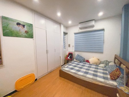 Bán nhà Kim Mã, trung tâm khu DVTM diện tích 21m² giá 3,4 tỷ đồng