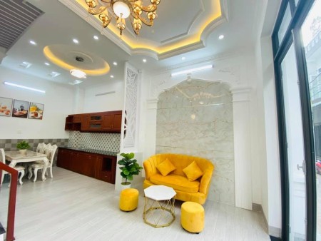 Nhà mới xây 100%, DT 43m², kết cấu 4 tầng, gần Phố Trương Định giá 4 tỷ đồng