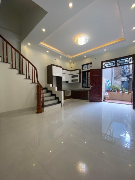 Bán nhà Nguyễn Đình Hoàn dtsd 57m2, 5 tầng giá bán 4.98 tỷ, Cầu Giấy, lh 0865005215