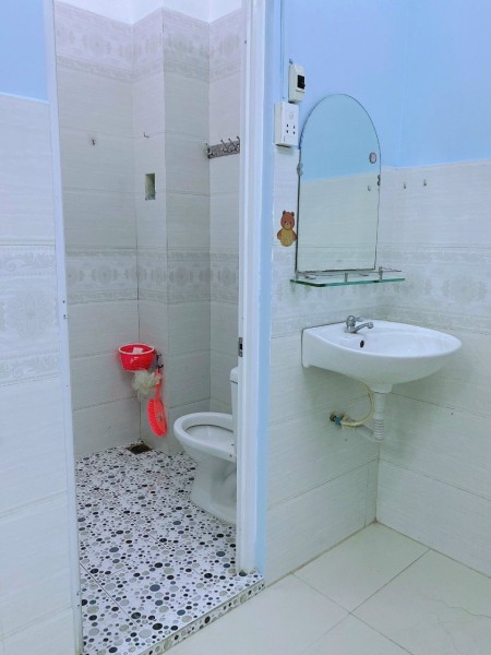 Kẹt tiền cần bán nhà cấp 4 đang cho thuê 4tr/th (5x12) giá 1 tỷ 550 ở Hiệp Thành, Q12