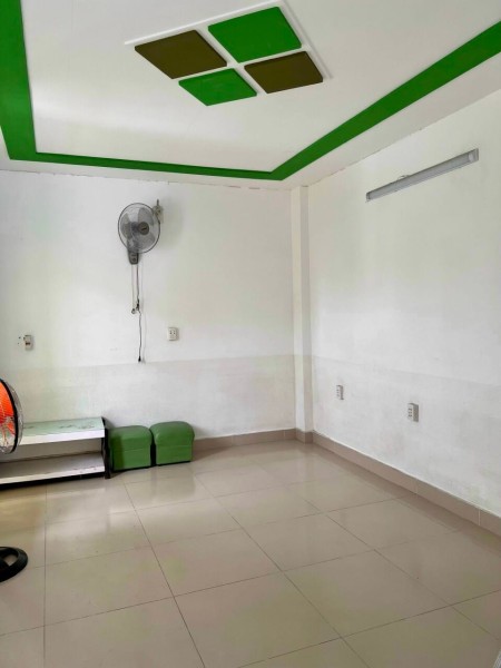 Bán nhà chính chủ rộng khu dân cư đông đúc bàn giao đầy đủ giấy tờ