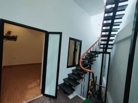 Nhà đẹp vào ở sướng vị trí trung tâm gần vô vàn tiện ích giá 3 tỷ, dt 37m, 3 pn, đủ công năng