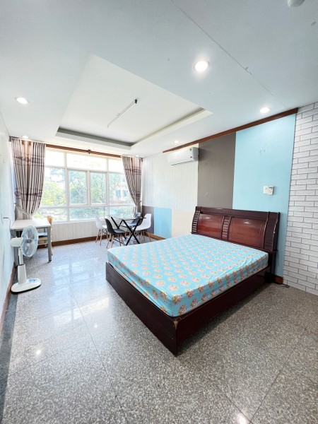 Phòng Ban Công Rộng 30m2 Ở Chung Cư Hoàng Anh Giai Việt Q.08