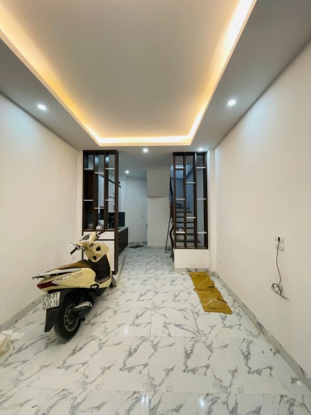 Bán nhà đẹp diện tích 40m2 phố Hoàng Quốc Việt 20m ra ngõ ô tô giá nhỉnh 4 tỷ
