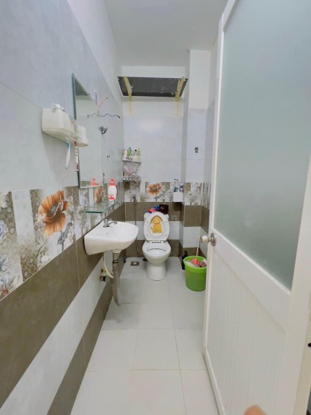 Cần bán căn nhà 100m2 đang cho thuê 5tr tháng, giá 1 tỷ 580 ở Trung Chánh, Hóc Môn