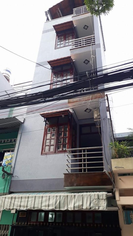 Hiện còn 2 phòng cho nam thuê tại Quận 4 giá 1tr7 và 2.5tr khu an ninh