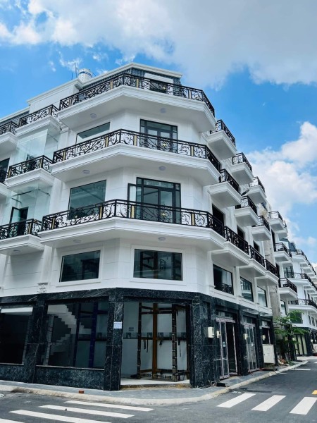 Bán nhà phố mặt tiền đường Thạnh Xuân 38, Quận 12, giá từ 4,85 đến 5,3 tỷ.