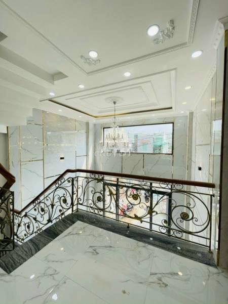 Nhà đẹp hẻm xe hơi Bạch Đằng diện tích sử dụng 4.2 x 15m giá bán chỉ 10,4 tỷ