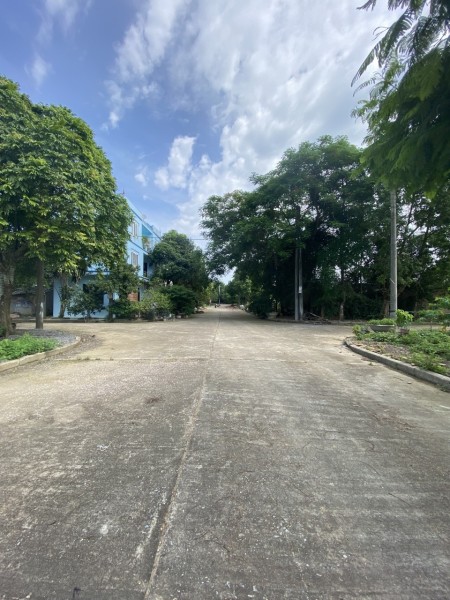 Bán gấp, 100m đất tái định cư vị trí vàng, vỉa hè đá bóng, kd sầm uất, xây thuê trọ, 18 triệu/m2