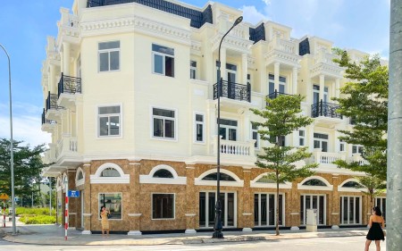 Nhà phố Dĩ An gần Vsip 1 - TT 30% đến khi nhận nhà - vay 70% - ân hạn nợ gốc 12 tháng