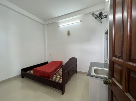 Trọ sẵn nội thất cơ bản ngay Cách Mạng Tháng 8 gần cv Lê Thị Riêng Quận 10