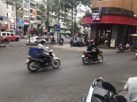 Chính chủ cho thuê nhà mặt tiền đường Bùi Viện, Quận 1, ngay ngã ba mũi tàu