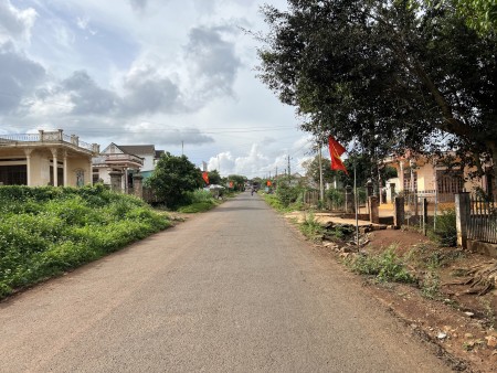 Bán đất thêm nhà thị xã Buôn hồ giá 145 triệu/m2, pháp lý chính chủ sổ sẵn
