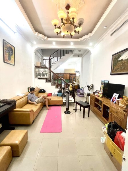 Bán gấp nhà Nguyễn Khang Cầu giấy 45m2 4 tầng giá nhỉnh 5 tỷ ngõ nông oto gần phố