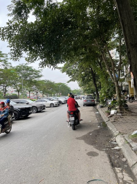 Bán nhà mặt hố Nguyên Khang 95m nở hậu giá 19.5 tỷ phù hợp xây tòa văn phòng, khách sạn