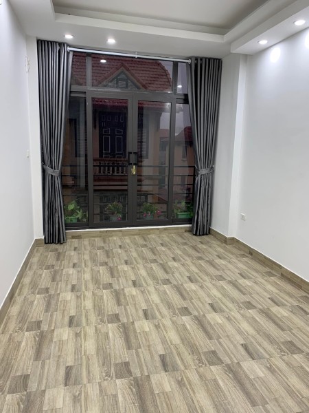 Bán nhà đường Cổ Linh Long Biên 50m2 7 tầng giá bán 4.7 tỷ, nội thất đầy đủ ô tô lh 0389160730