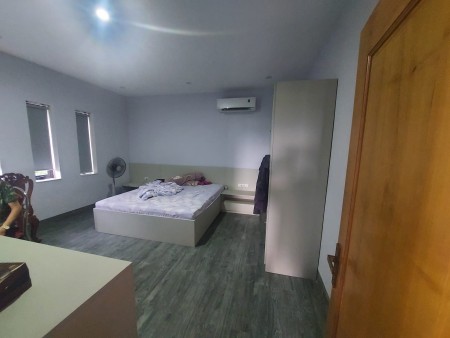 Biệt thự mới xây dựng, thiết kế hiện đại, 4 tầng, 4 phòng ngủ khép kín giá tốt đầu tư