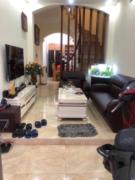 Chính chủ bán nhà cầu Giấy, kính doanh, 50m, 5 tầng giá bán chỉ 4 tỷ lh 0975023445