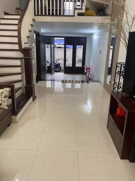 Bán nhà phố Nguyễn Ngọc Vũ, 10m ô tô tránh, nhà đẹp, full nội thất giá tốt/