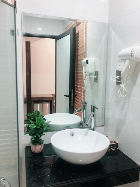 Bán khách sạn trung tâm bãi cháy, Hạ Long, Quảng Ninh liên hệ 0356236196