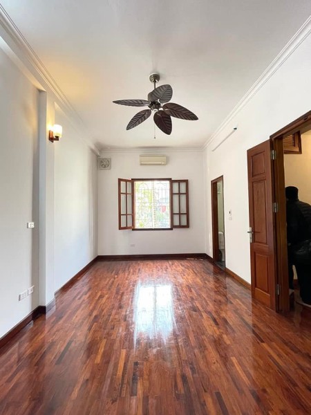 Bán nhà Cù Chính Lan 50m, hơn 5 tỷ. Nhà đẹp lung linh, an sinh tuyệt vời, xem là thích.
