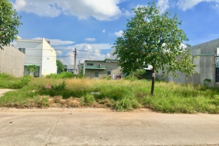 Vỡ nợ bán gấp 300m2 (10x30m) đối diện chợ,sát KCN,đường 16m thông QL13
