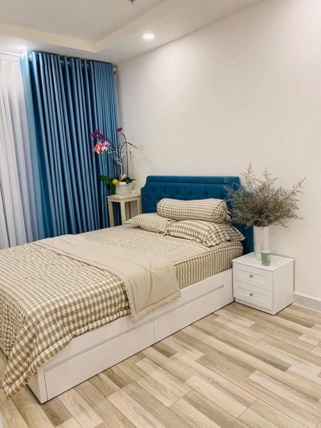 Cho thuê căn 2PN chung cư Terra Royal, diện tích sử dụng 72m2 liên hệ 0362668864