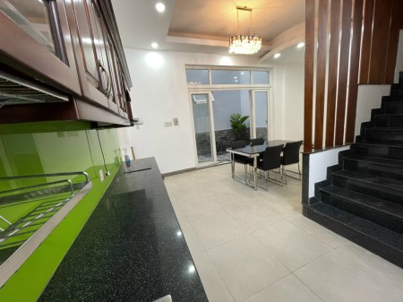 Bán biệt thự hẻm xe hơi Cách Mạng Tháng 8, Quận 10, Dt: 5,5 x 25m, giá 16,5 tỷ TL