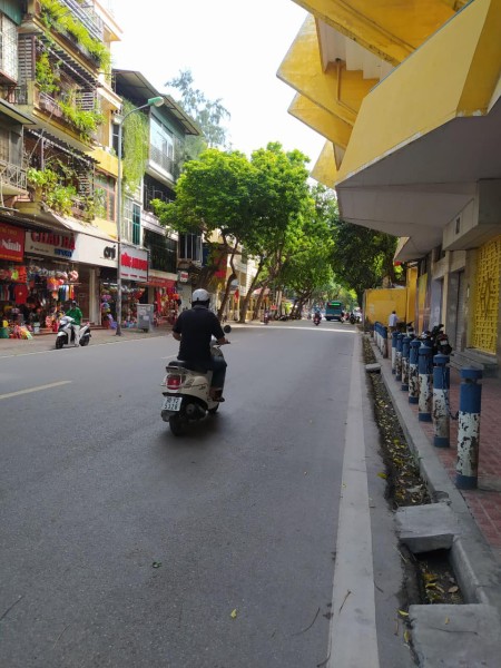 Bán nhà mặt phố Trịnh Hoài Đức, diện tích sử dụng 44m2 x 5 tầng, giá bán 21.5 tỷ